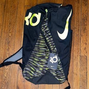BRAND NEW!KD MAX AIR VIII BACK PACK. NEVER USED . GOOD BAG FOR TRAVEL!